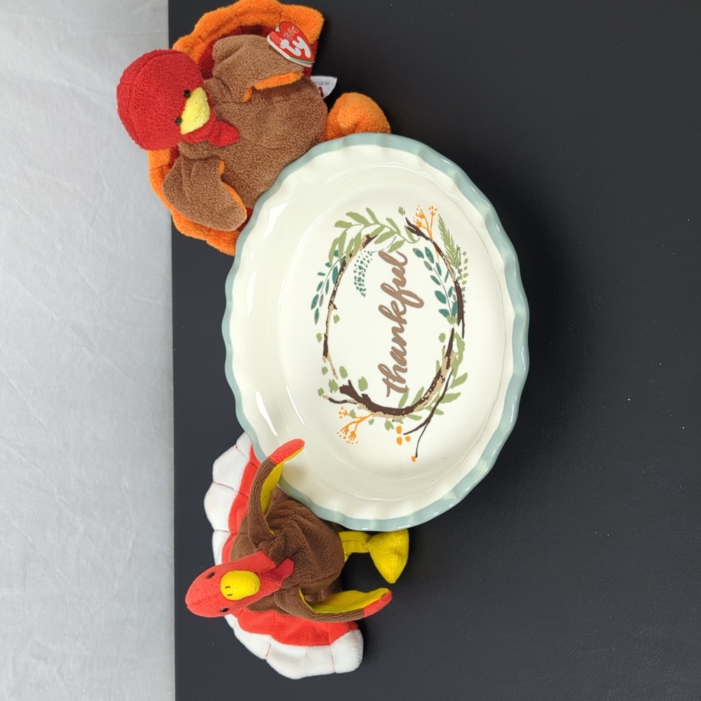 2 TY TURKEY "GOBBLE" THANKSGIVING BEANIE BABIES & THANKFUL PIE DISH